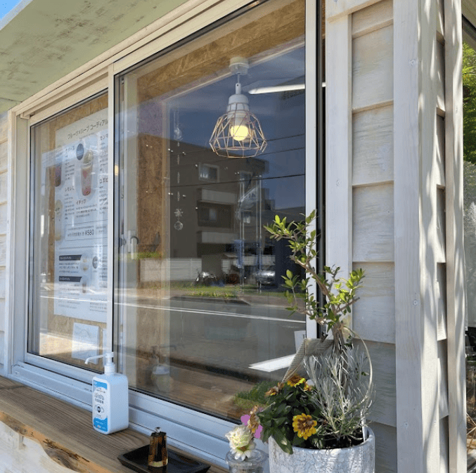 海辺の雰囲気に合うヴィンテージ加工によるドリンクショップの外観2 海辺の雰囲気に合うヴィンテージ加工によるドリンクショップの外観2